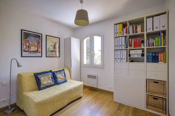 Image No.40-4 Bed House for sale