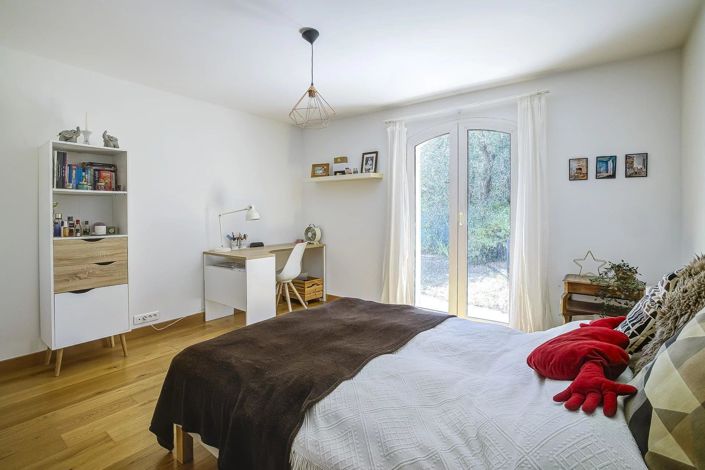 Image No.42-4 Bed House for sale