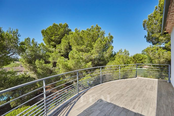 Image No.15-4 Bed House for sale