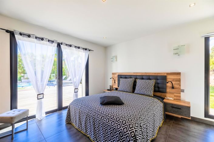 Image No.8-4 Bed House for sale