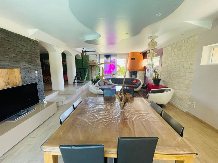 Image No.3-4 Bed House for sale