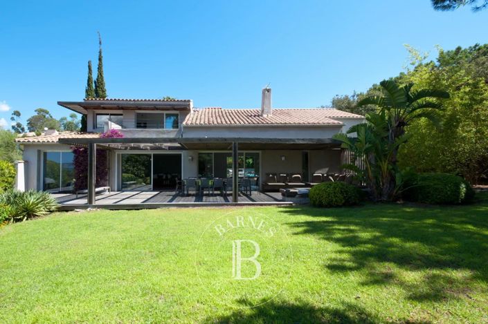 Image No.1-6 Bed House for sale