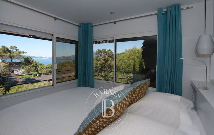 Image No.10-6 Bed House for sale