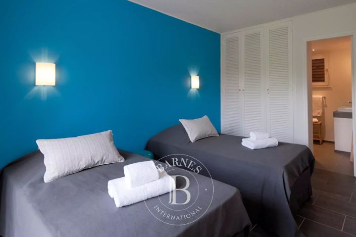 Image No.13-6 Bed House for sale