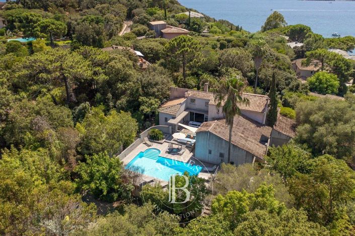 Image No.18-6 Bed House for sale