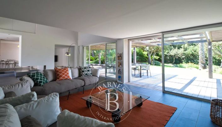 Image No.5-6 Bed House for sale