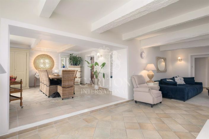 Image No.10-12 Bed House for sale