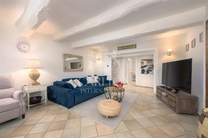 Image No.13-12 Bed House for sale