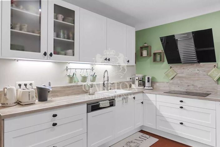 Image No.42-12 Bed House for sale