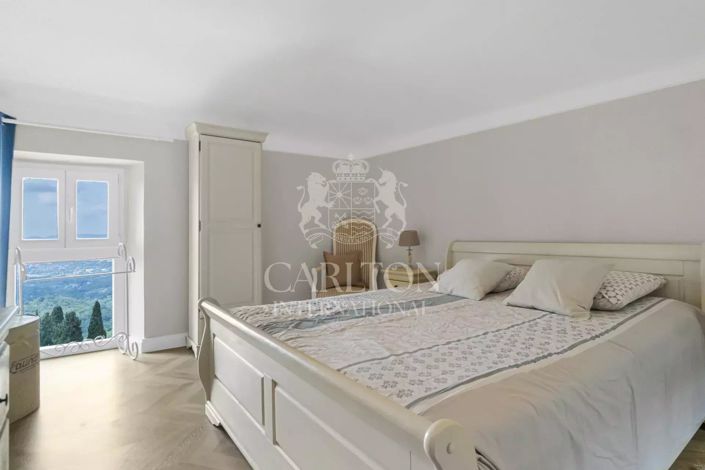 Image No.48-12 Bed House for sale