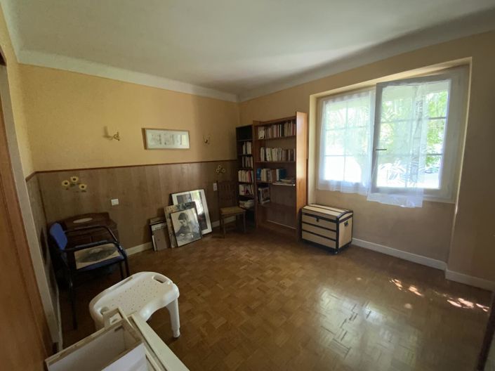 Image No.11-3 Bed House for sale