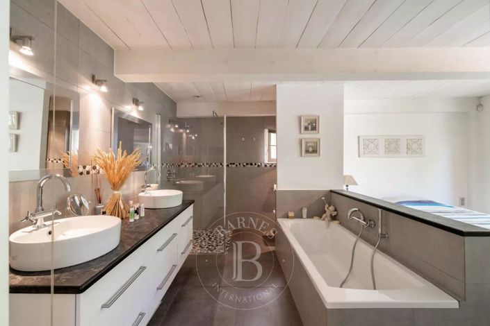 Image No.10-4 Bed House for sale