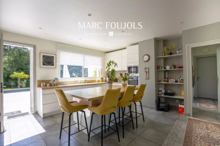 Image No.14-6 Bed House for sale