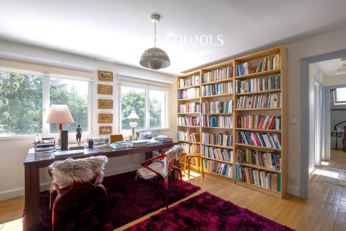 Image No.18-6 Bed House for sale