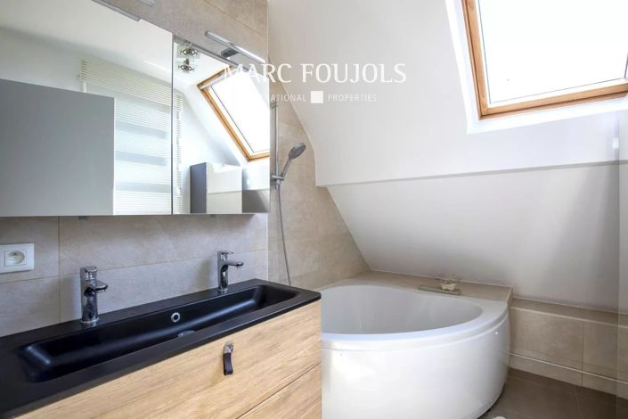 Image No.20-6 Bed House for sale