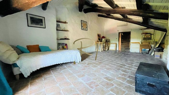 Image No.5-6 Bed House for sale