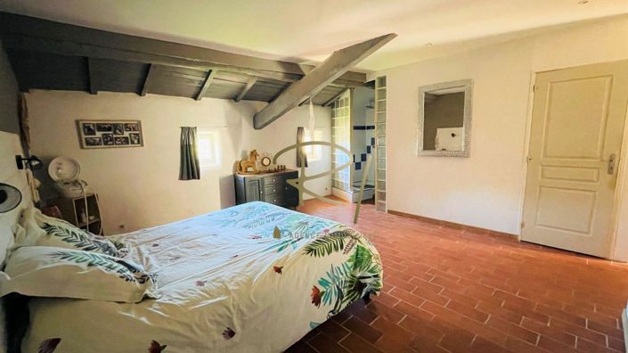 Image No.8-6 Bed House for sale