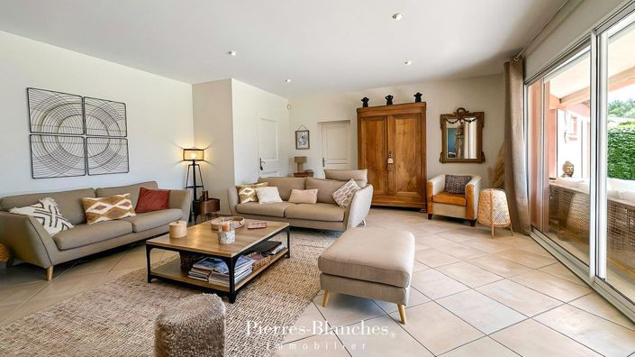 Image No.3-4 Bed House for sale