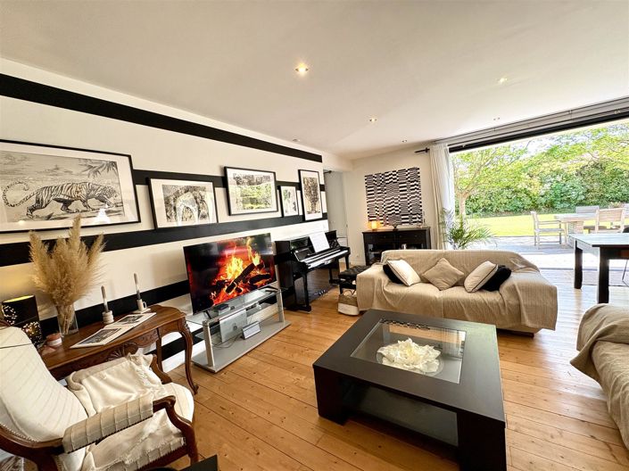 Image No.3-4 Bed House for sale