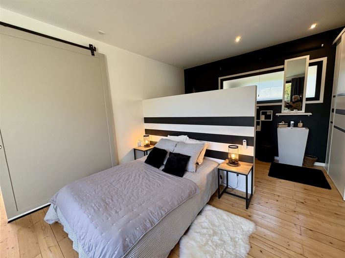 Image No.8-4 Bed House for sale