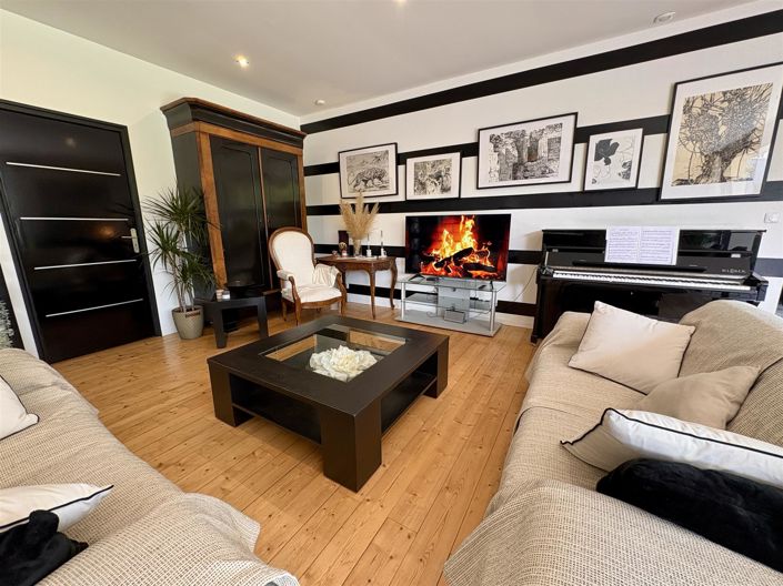 Image No.9-4 Bed House for sale