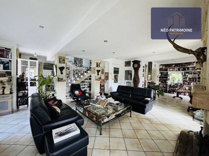 Image No.8-4 Bed House for sale