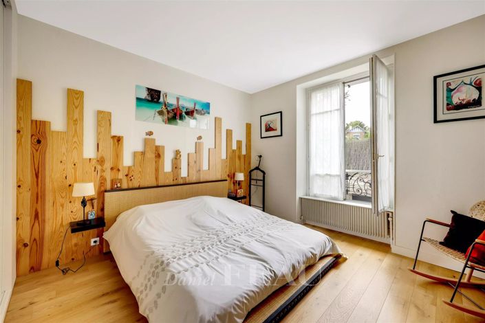 Image No.12-5 Bed House for sale