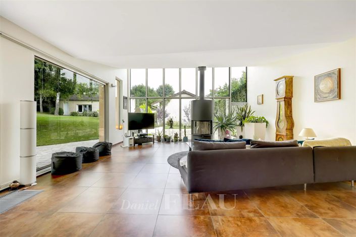 Image No.6-5 Bed House for sale