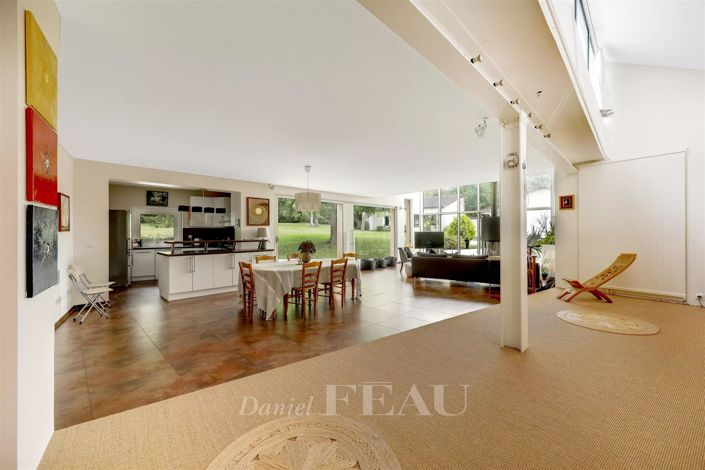 Image No.9-5 Bed House for sale