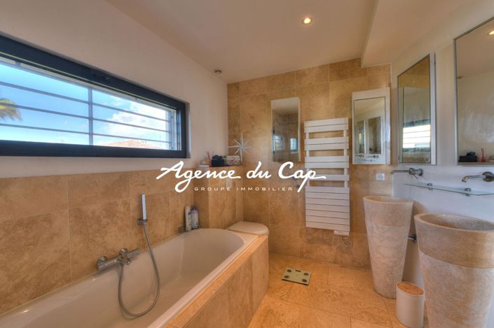 Image No.12-Propriété de 5 chambres à vendre à Saint-Raphael