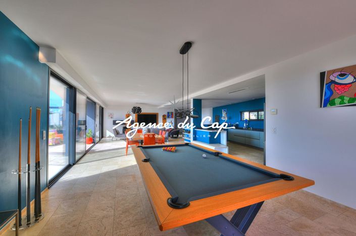 Image No.8-Propriété de 5 chambres à vendre à Saint-Raphael