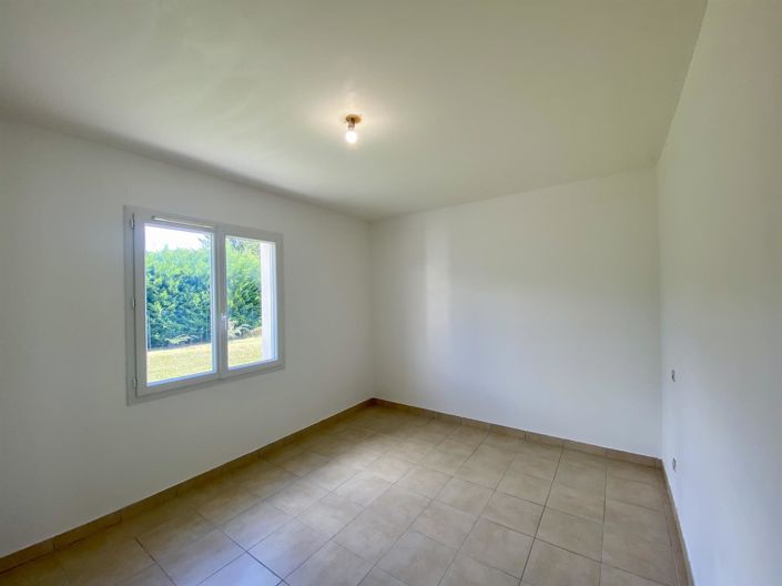 Image No.12-4 Bed House for sale