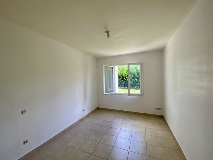 Image No.14-4 Bed House for sale