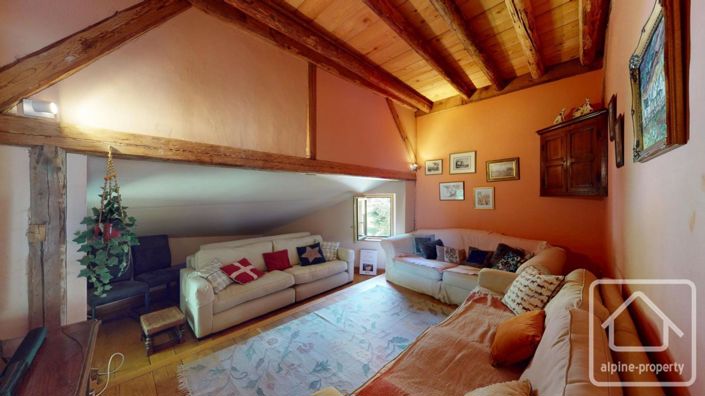 Image No.15-8 Bed Property for sale