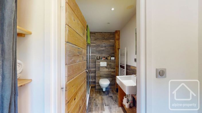 Image No.18-8 Bed Property for sale