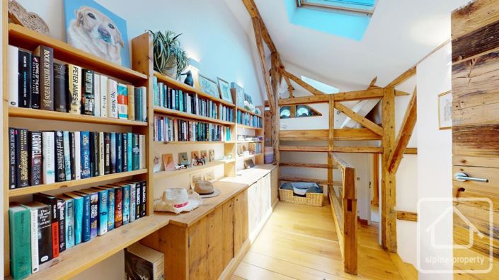 Image No.23-8 Bed Property for sale