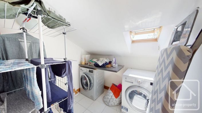 Image No.24-8 Bed Property for sale