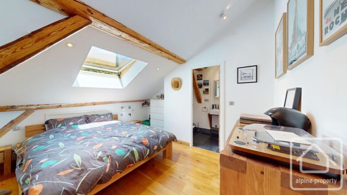 Image No.30-8 Bed Property for sale