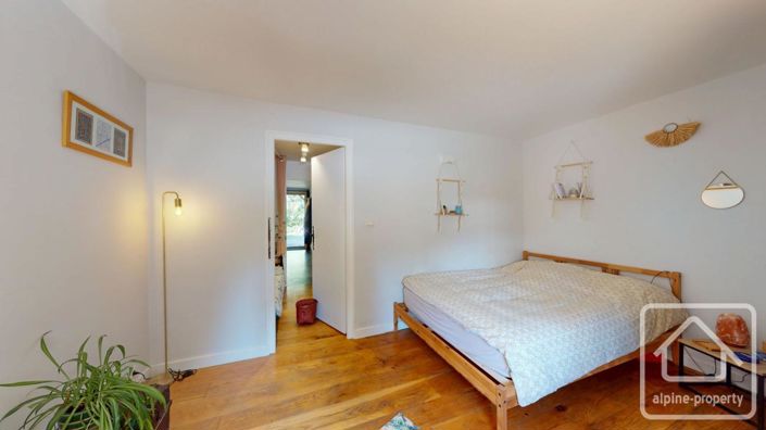 Image No.50-8 Bed Property for sale