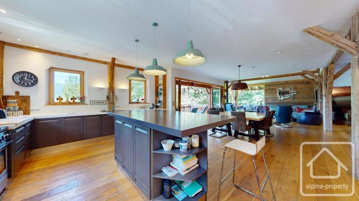 Image No.9-8 Bed Property for sale