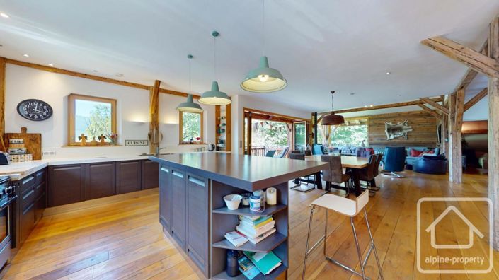 Image No.9-8 Bed Property for sale