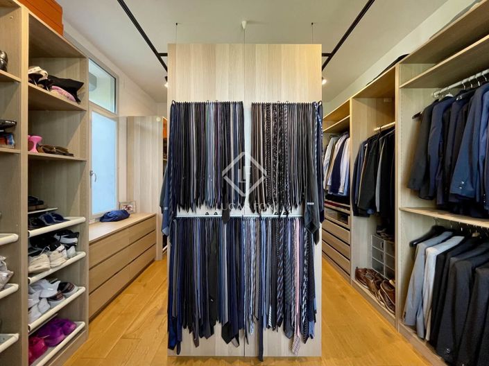 Image No.19-8 Bed House for sale