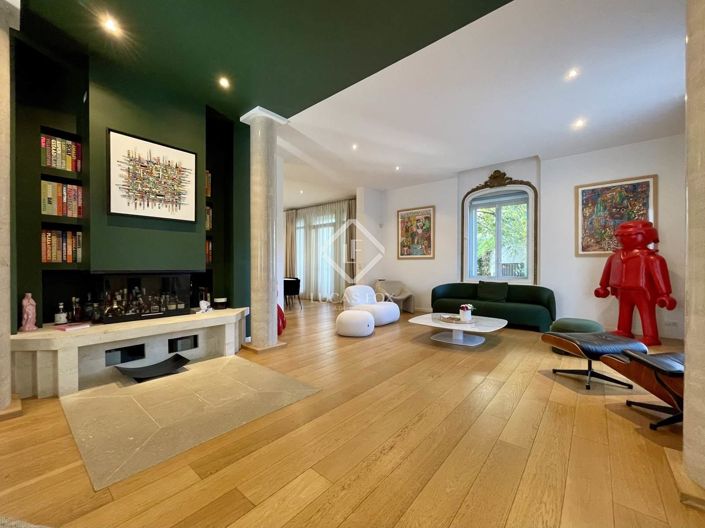 Image No.4-8 Bed House for sale