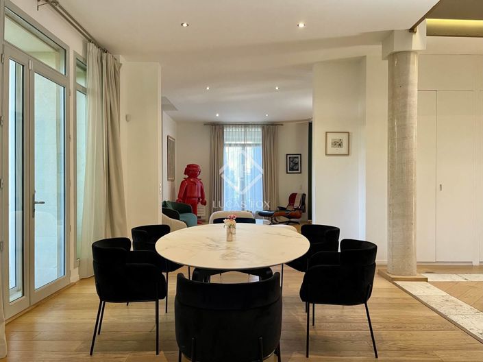 Image No.5-8 Bed House for sale