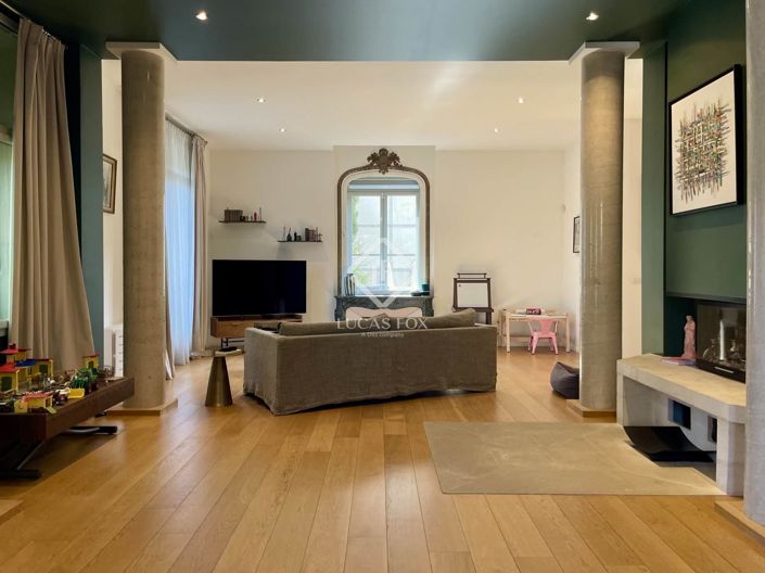 Image No.6-8 Bed House for sale