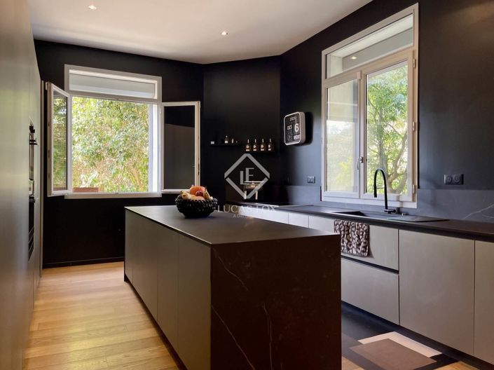 Image No.9-8 Bed House for sale