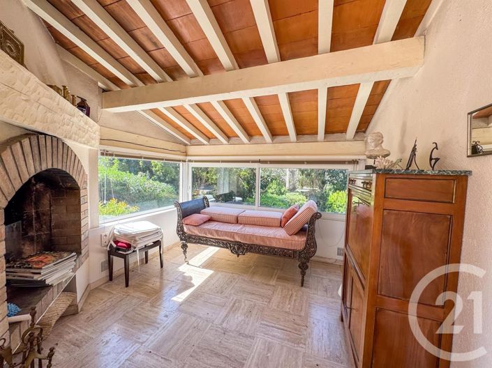 Image No.7-5 Bed House for sale