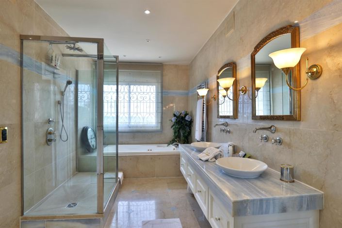 Image No.10-4 Bed House for sale