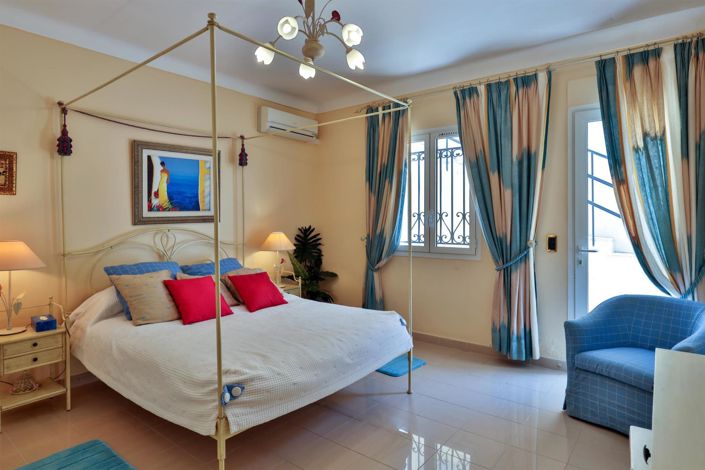 Image No.14-4 Bed House for sale