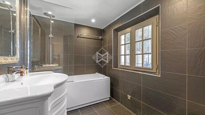 Image No.13-5 Bed House for sale